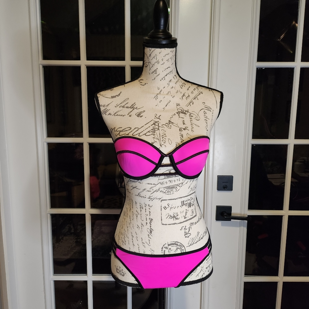 NWOT Victoria Secret Strapless Cheeky Bikini